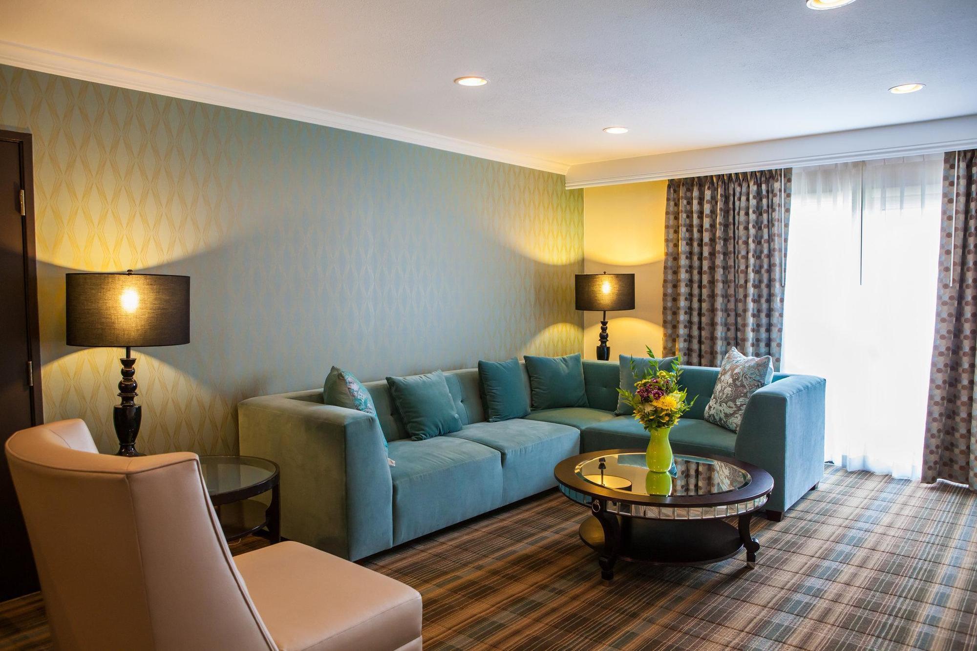 Hotel Delta By Marriott Airport 3*