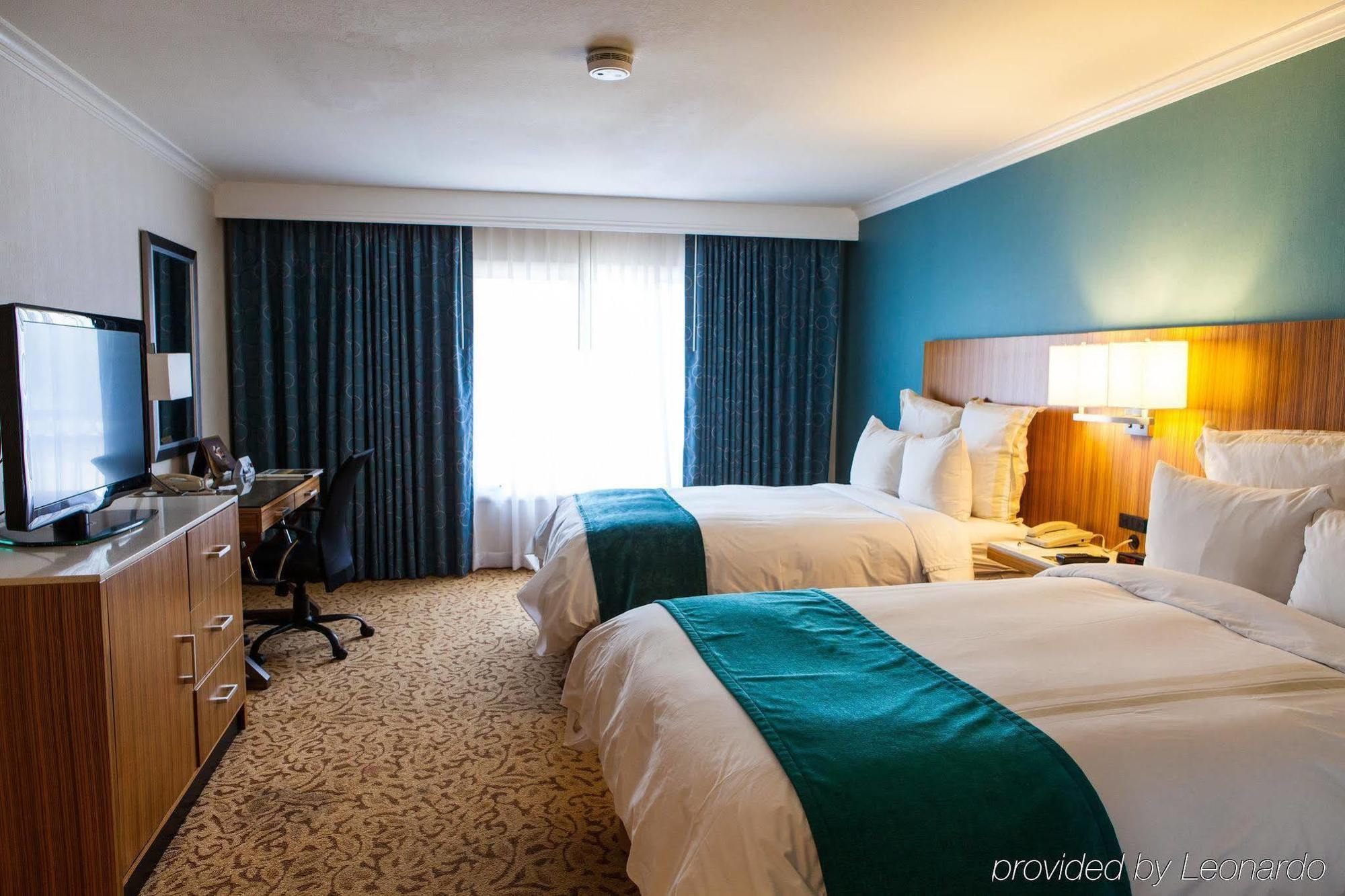Hotel Delta By Marriott Airport 3*