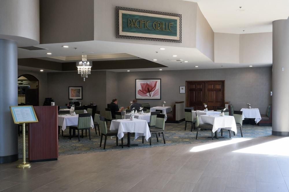 Delta By Marriott Airport 3*