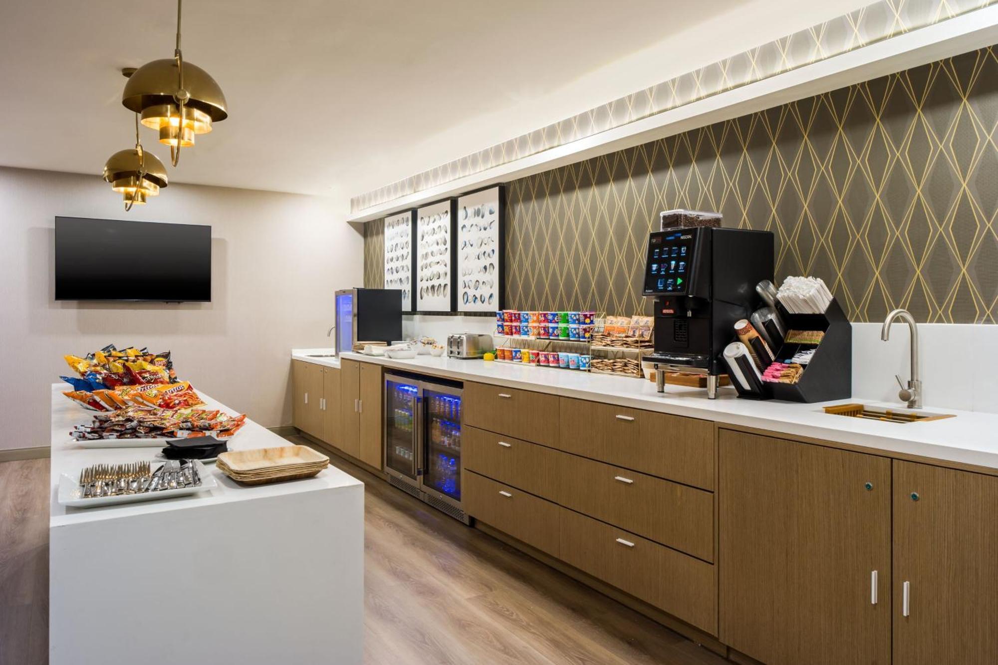 Hotel Delta By Marriott Airport