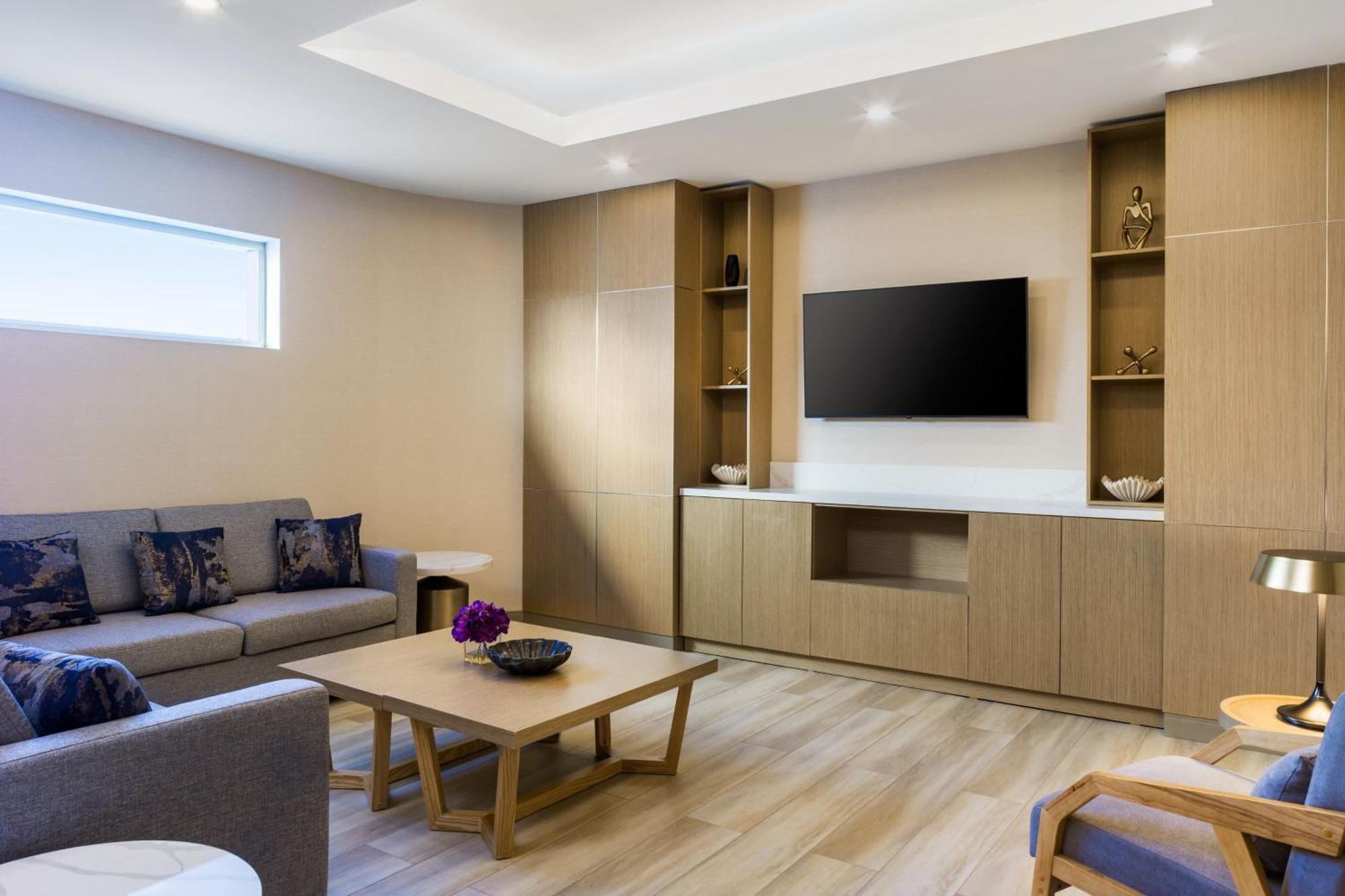 Hotel Delta By Marriott Airport
